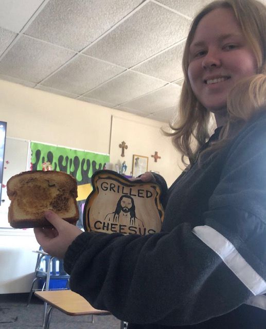 Anna Jordan ‘23 absolutely CHEESING with what she thinks is the best lunch ever. (Photo Provided by Anna Jordan) 