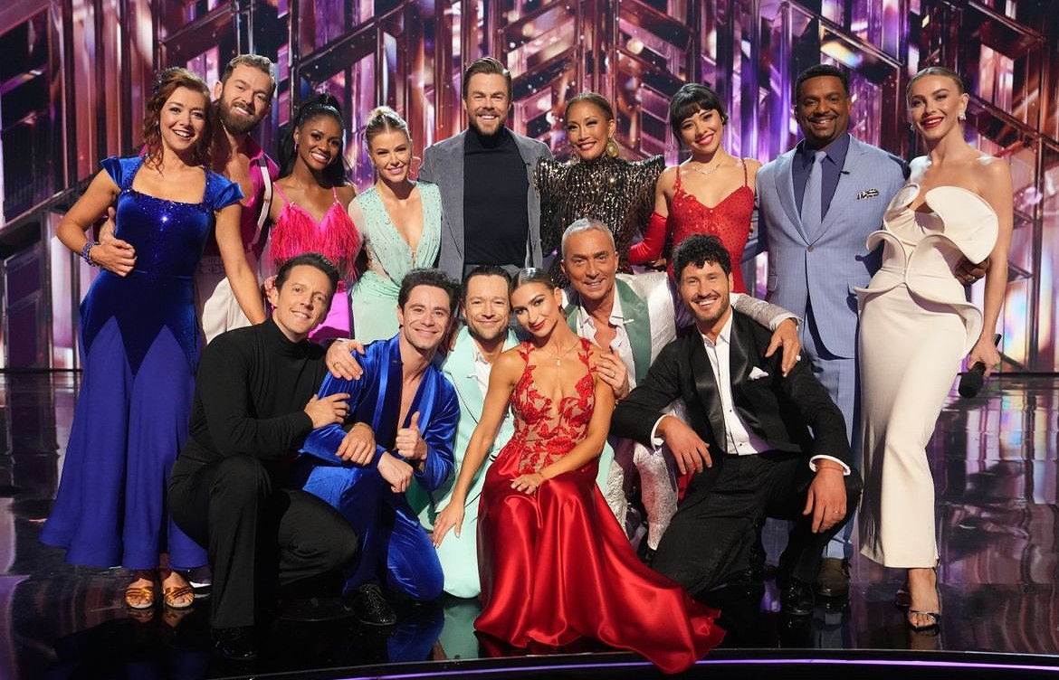 Look at all of these amazing finalists, hosts, and judges for Dancing with the Stars! This show really creates a family.