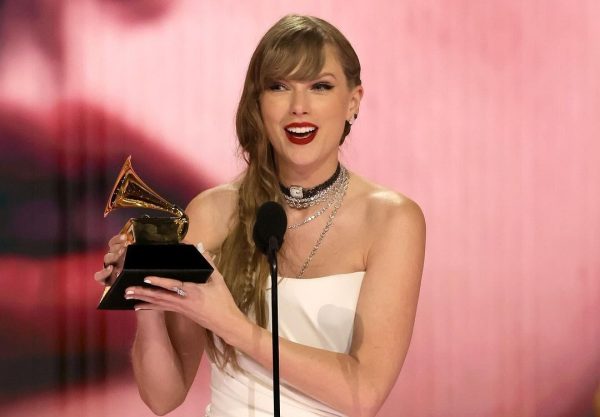  The mastermind smiles with her fourth Album of the Year Grammy.
