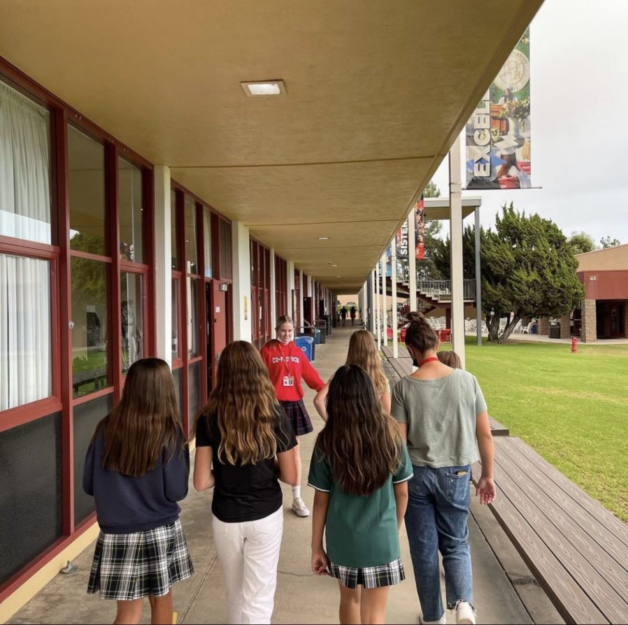 Daly Holman '22 giving a few shadows a campus tour.