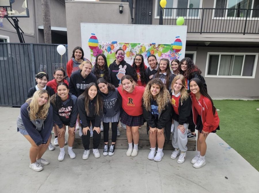 The seniors smile brightly for a picture.
(Photo Credit: thomashouseshelter Instagram) 