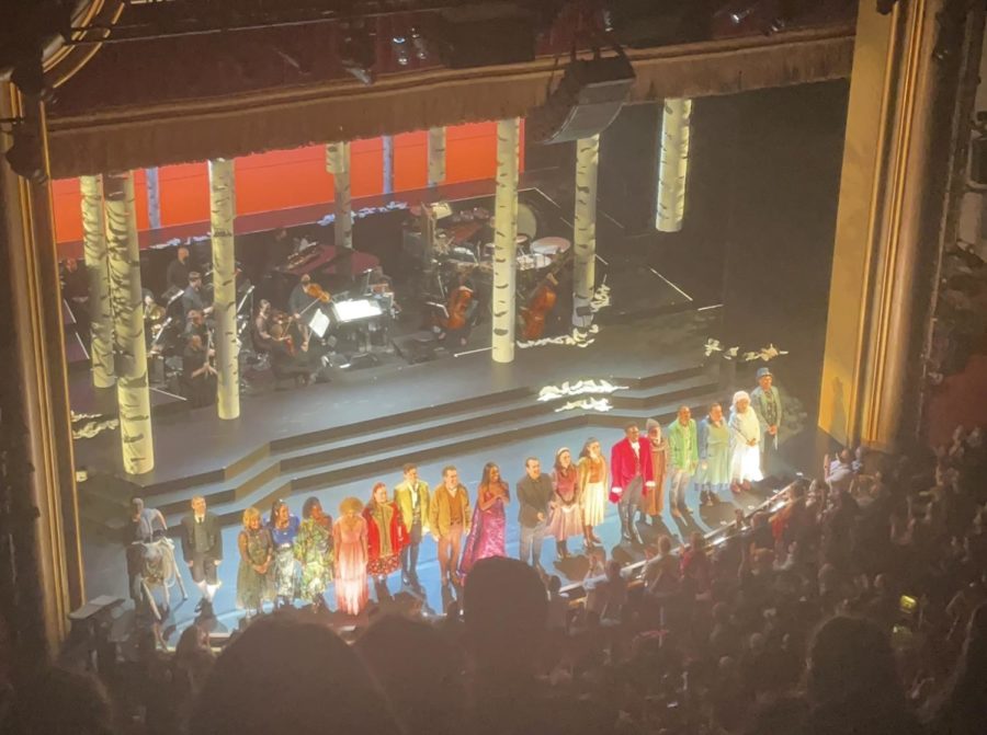 The cast taking their final bows. 