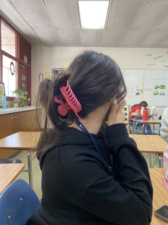 Isabella Jimenez '23 adores her pretty pink claw clip!