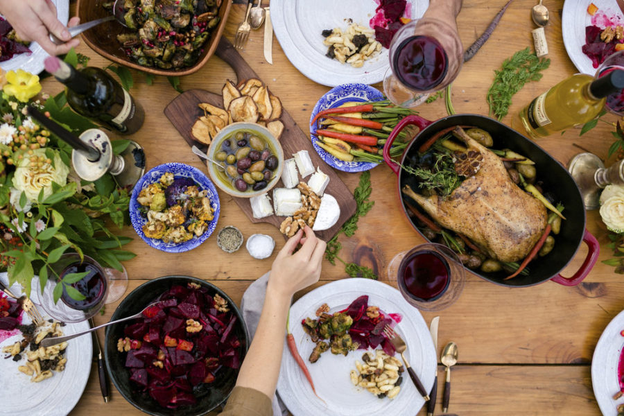 Most Thanksgiving foods may not be pretty to look at, but it sure tastes good. This photo captures a presentable Thanksgiving dinner. 
