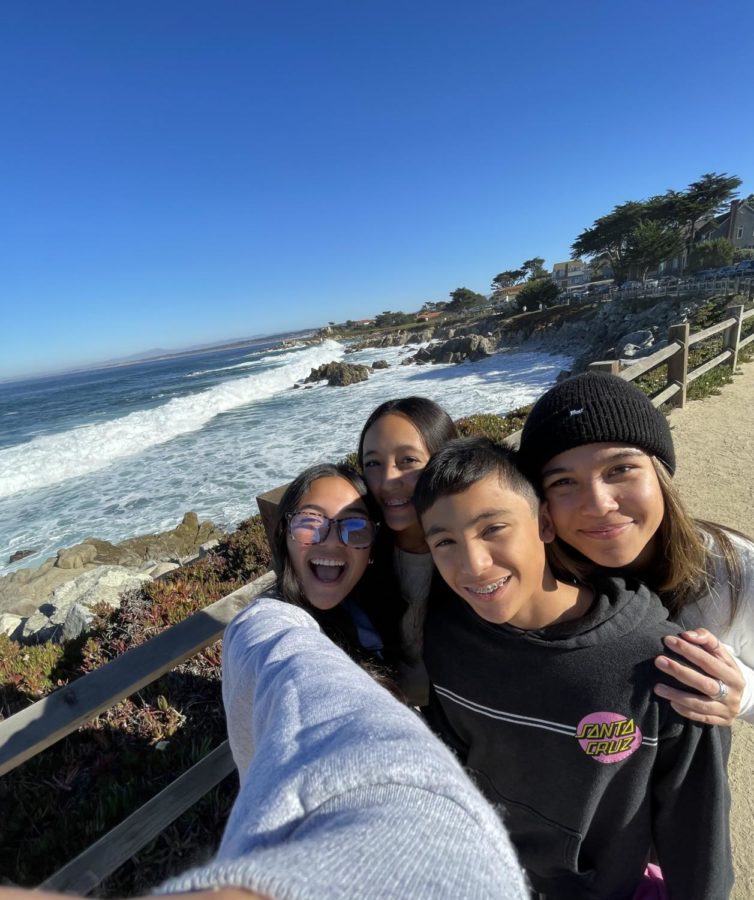 From left to right: Emma Oskorus '23, Samantha Oskorus '25, Joseph Oskorus, sophomore at Servite High School, and Julia Oskorus, Rosary alum of class of 2020. It wouldn't be a real sibling reunion without an iconic 0.5 picture. 
