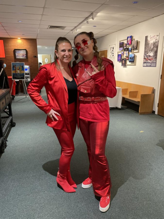 Got to love the parent support! Here is Reagan Beuerlein '23 and her mom showing off her support for the red team.