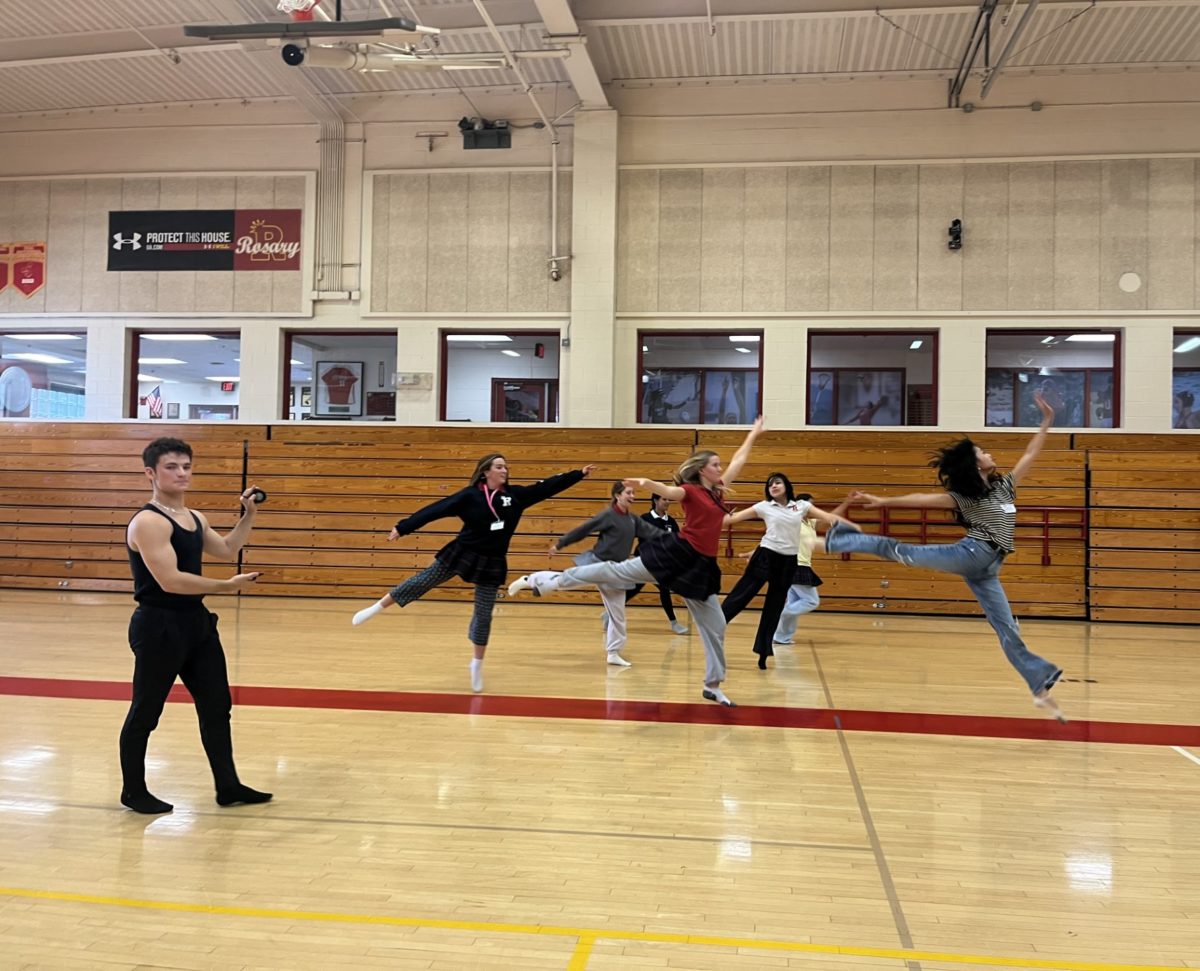 The French classes were able to partake in a fun and informative ballet lesson taught by three guest dancers!