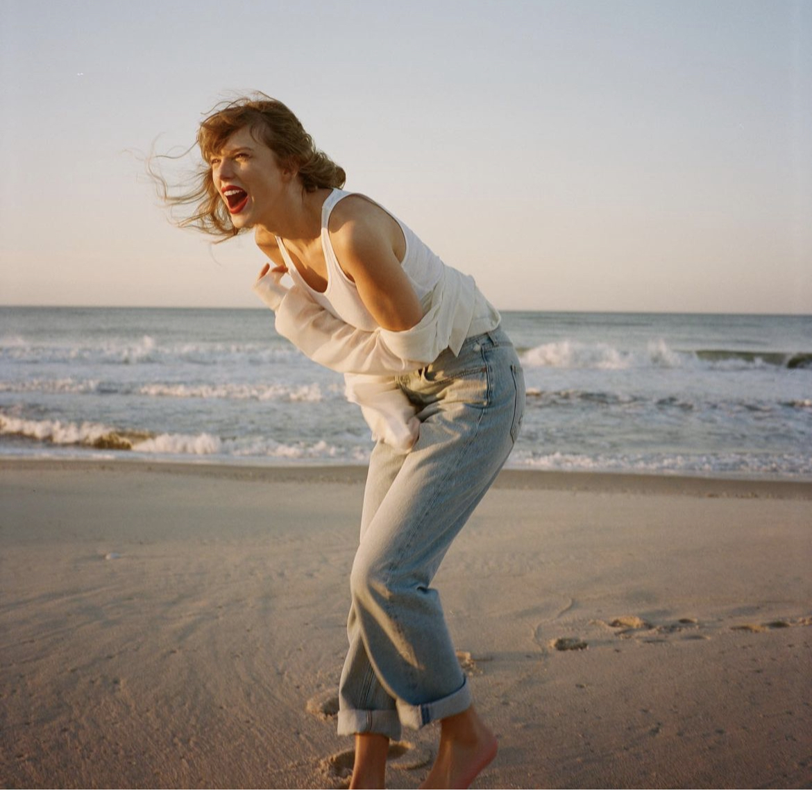 Taylor definitely knows places for great photoshoots. 