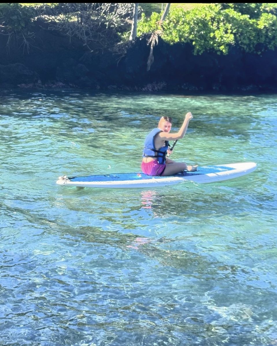  The water looks so beautiful in Hawaii.