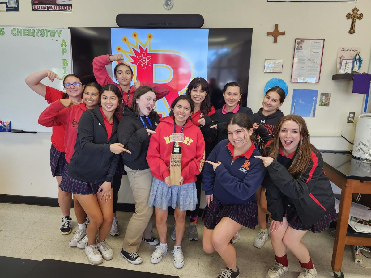 One of Mrs. Hunt's science classes poses with the beloved trophy!