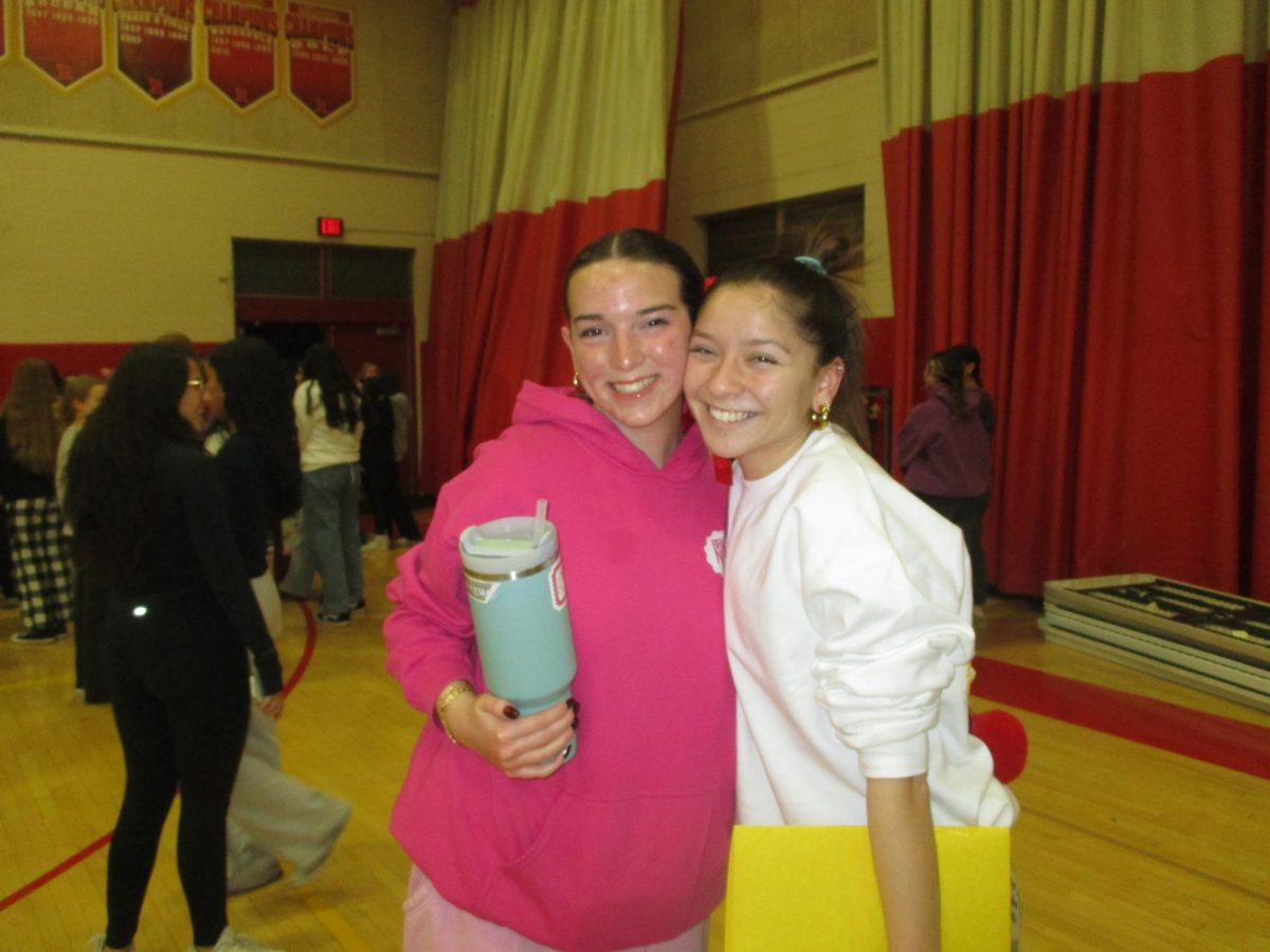 Michaela Watson '26 and Sami DiCrisi '26 get together on Kick Off for a super cute photo.