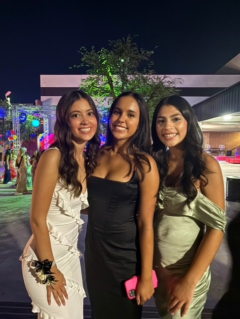 Sasha Regalado '26 and her friends enjoy a night of dancing and fun!