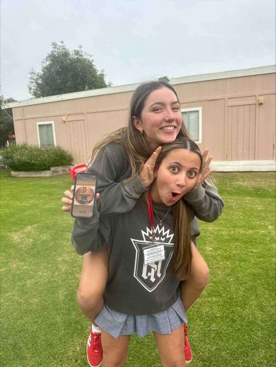 Sophia Fletchall '26 and Alexa Pineda '27 like the new profile photos.
