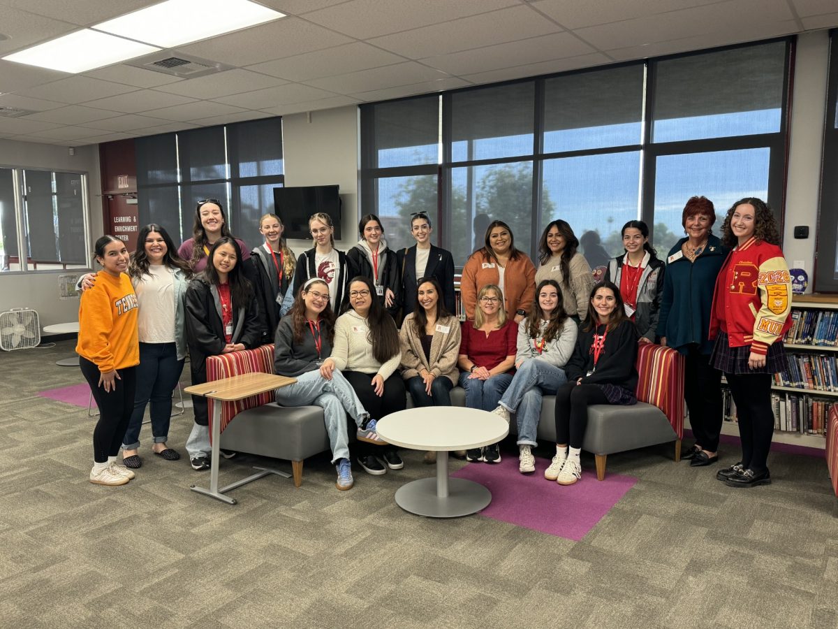 This is a great group shot of our alumnae and students in the LEC.